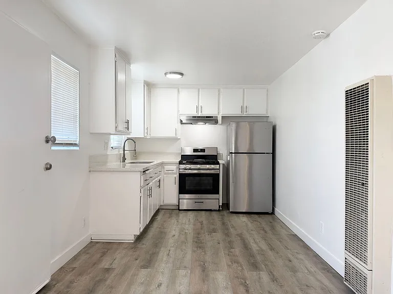 2226 Lewis Ave — Photo 3