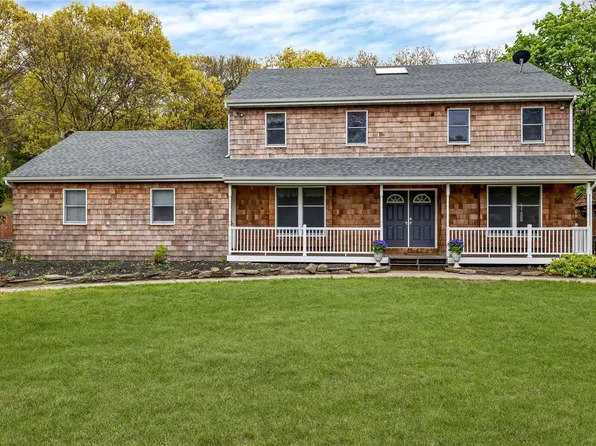 56 Nelson Road, Selden, NY 11784
