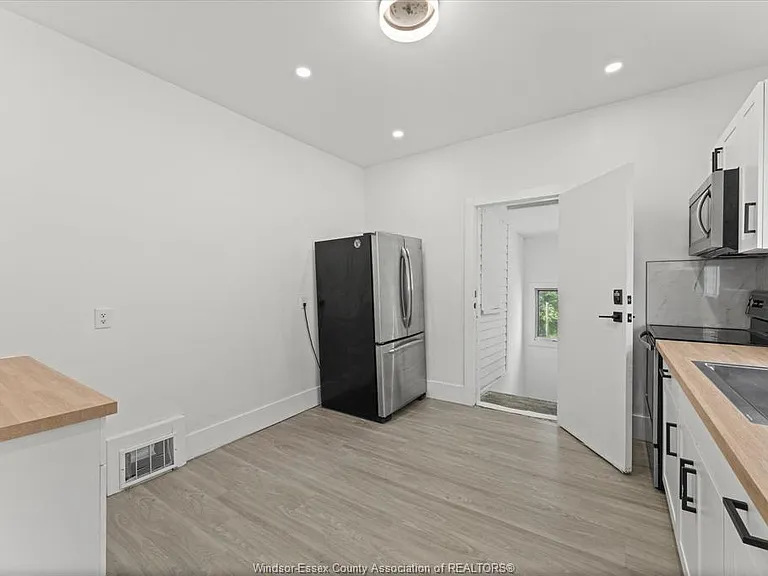 371 Curry Ave — Photo 12