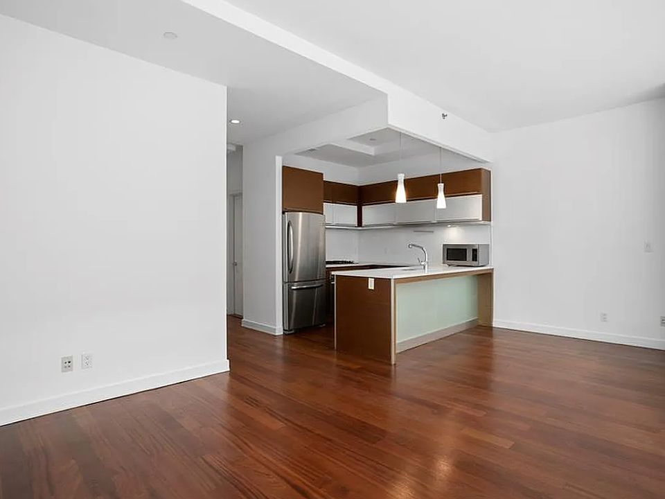 1st image of 4117 Crescent St APT 7E