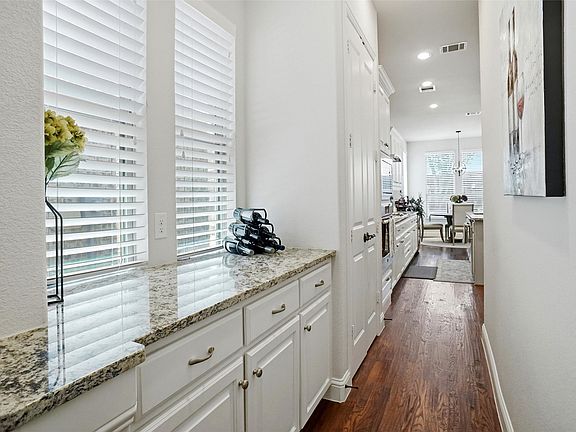5th image of 3029 Trinity Ln