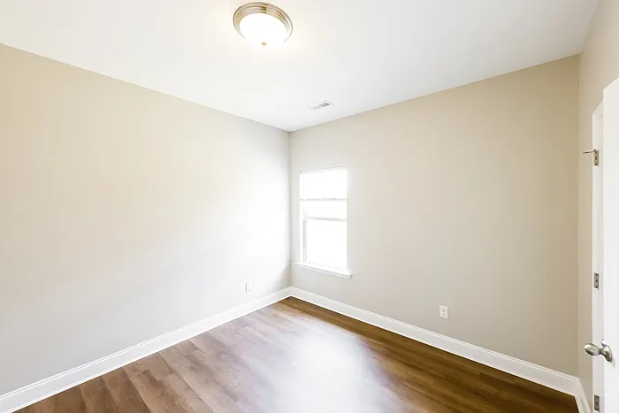 306 Addison Ct — Photo 8