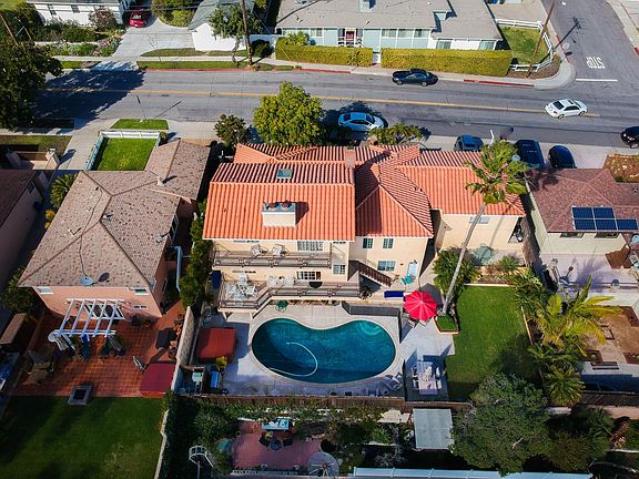 5th image of 626 E Mariposa Ave