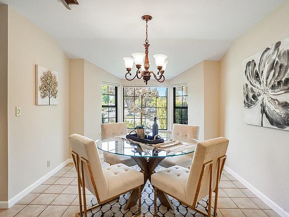 3rd image of 944 Knollfield Way