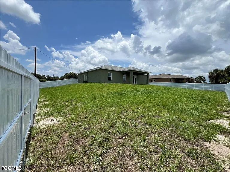 1133 Leader St — Photo 17