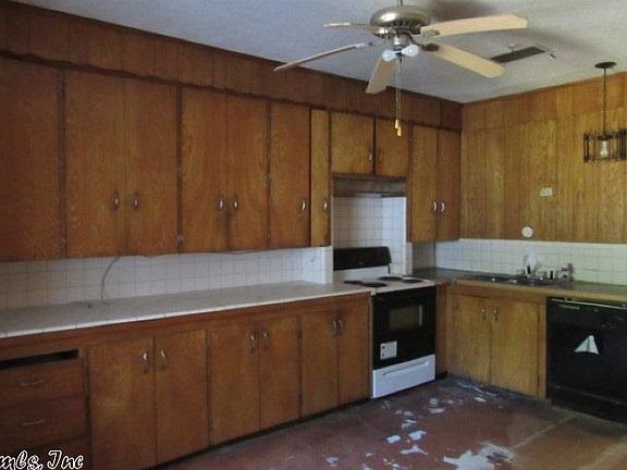 3rd image of 2503 Pecan St