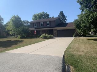 17395 Bedford Dr, Brookfield, WI 53045