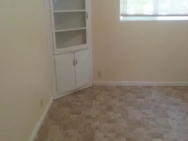 1400 Chris Ln #1421B — Photo 3