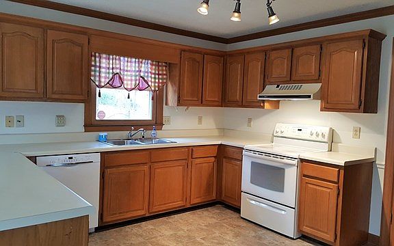 2nd image of 2259 Lake Helen Ct
