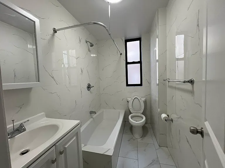 41-07 42nd St #4D — Photo 2