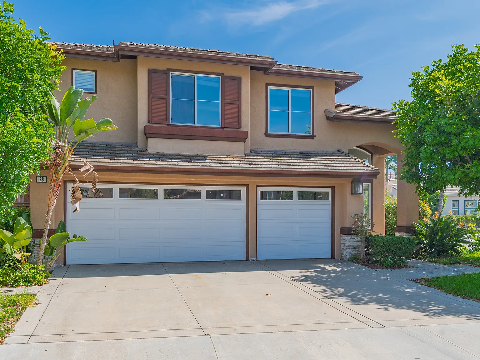 4 bed, 2.5 bath, 2200 sqft, $6,000 — Photo 2