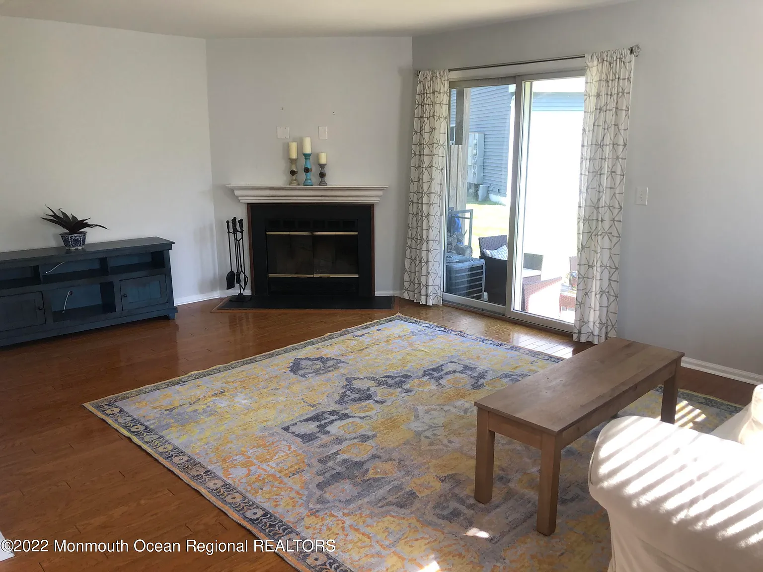 2 bed, 2.5 bath, 1320 sqft, $3,200 — Photo 2