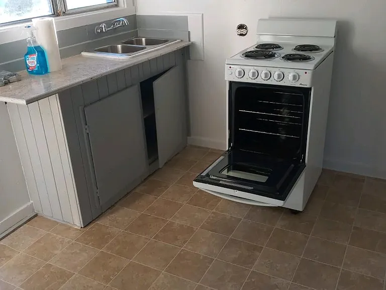 1305 E 1st St #9 — Photo 2