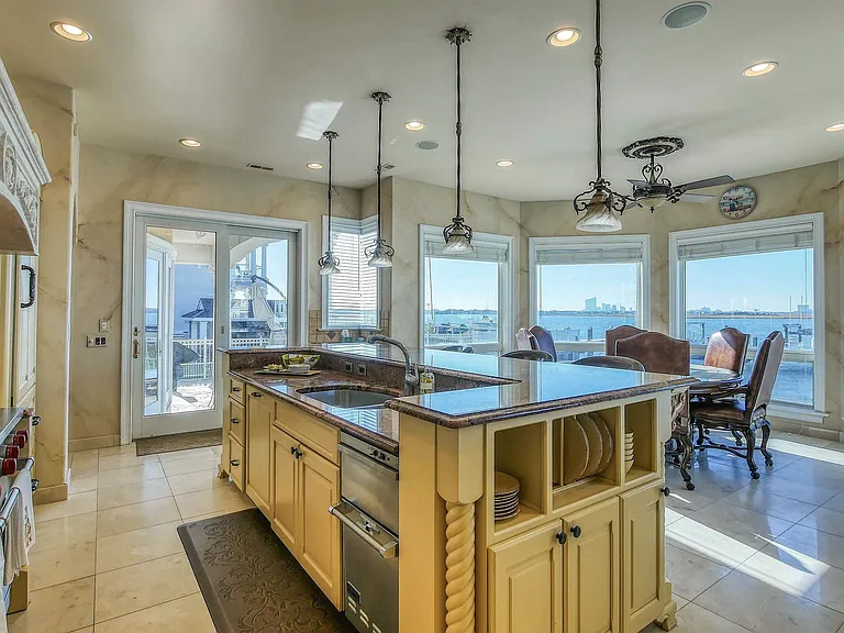 530 W Shore Dr — Photo 10