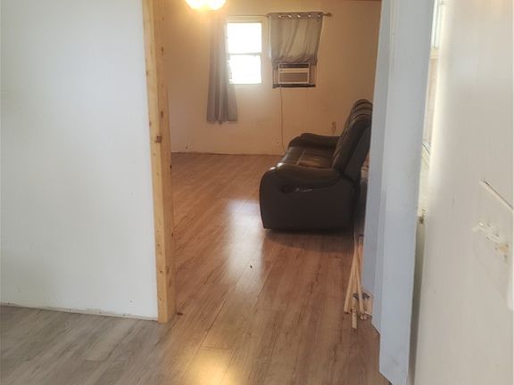 5th image of 3318 Baxter Ave