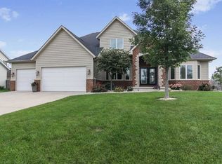 5381 Julie Ann Ct, Bettendorf, IA 52722