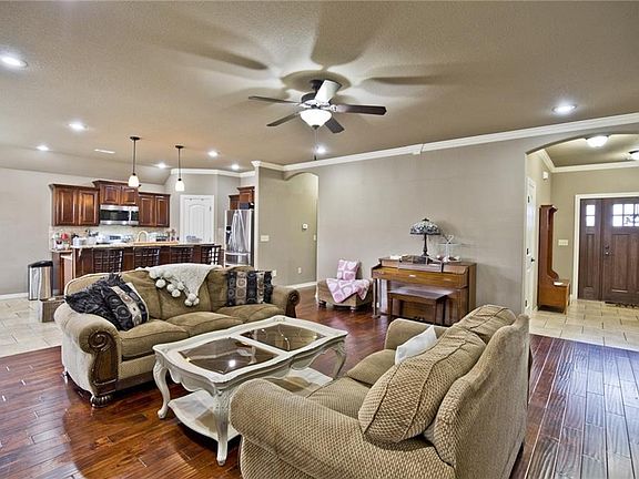 5th image of 2927 N Raven Ln