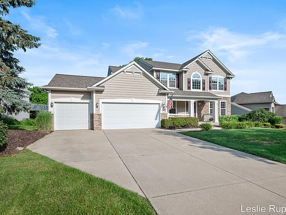 3rd image of 2643 Arbor Chase Dr NE
