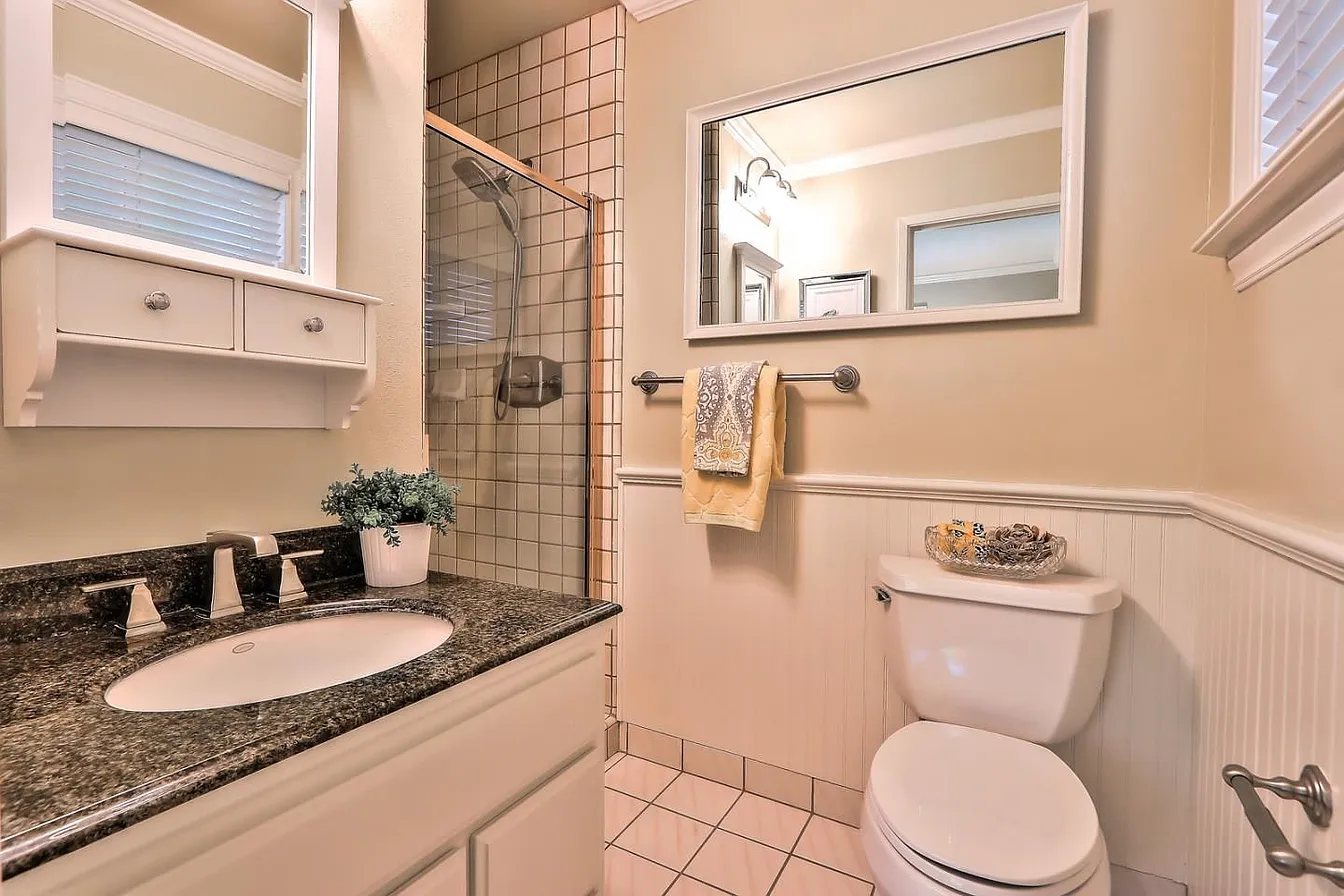 237 Carlton Ct