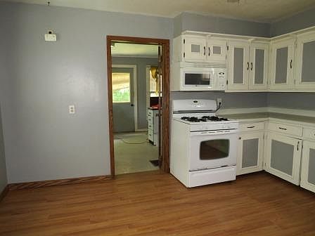 2nd image of 405 May Ave