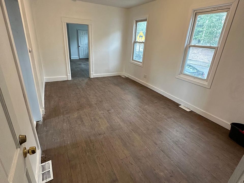 1st image of 745 Van Duzer St Floor 1