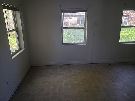 2nd image of 5157 Cain Ln