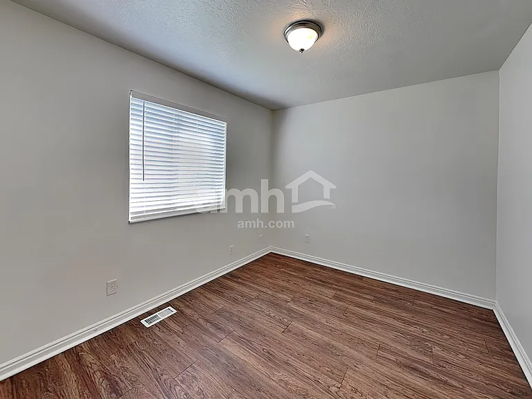 385 W Pommell Dr — Photo 14