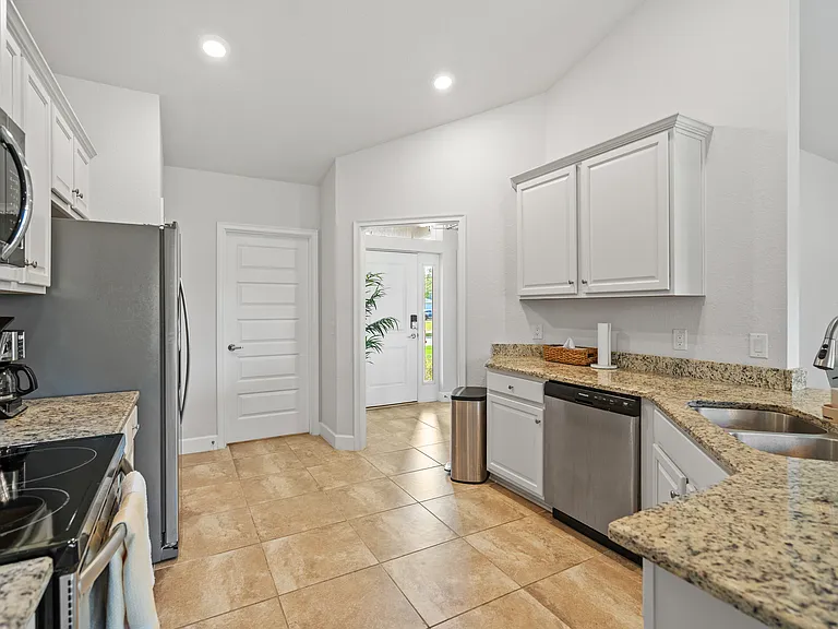 249 Rotonda Blvd W — Photo 35