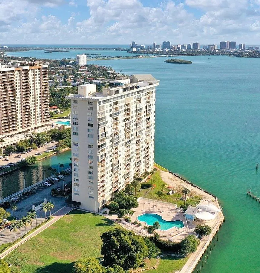 Jockey Club Condo — Photo 3
