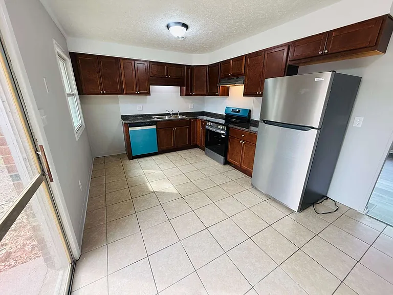 4736 Rosehill Rd — Photo 5