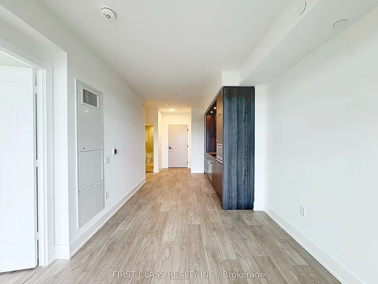 858 Dupont St #818 — Photo 10