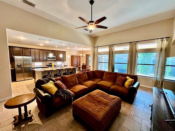 4th image of 114 Phoenix Palm Dr