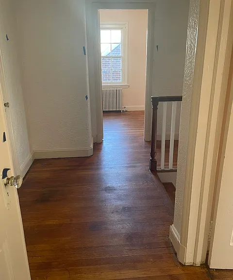 Hallway to 3rd bed/suite