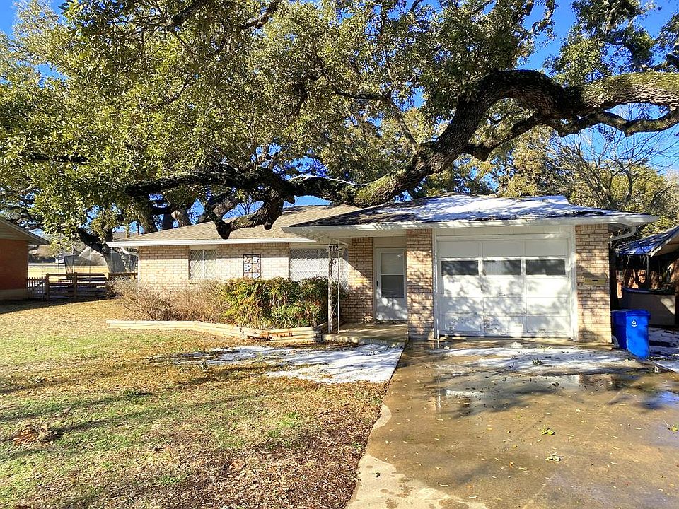 1st image of 712 Lake Dr