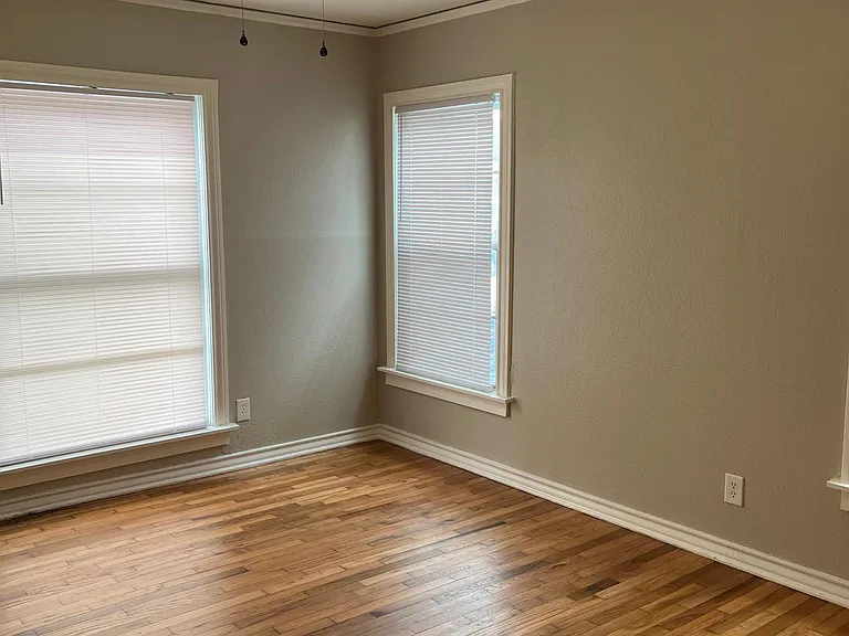 3020 8th Ave — Photo 3