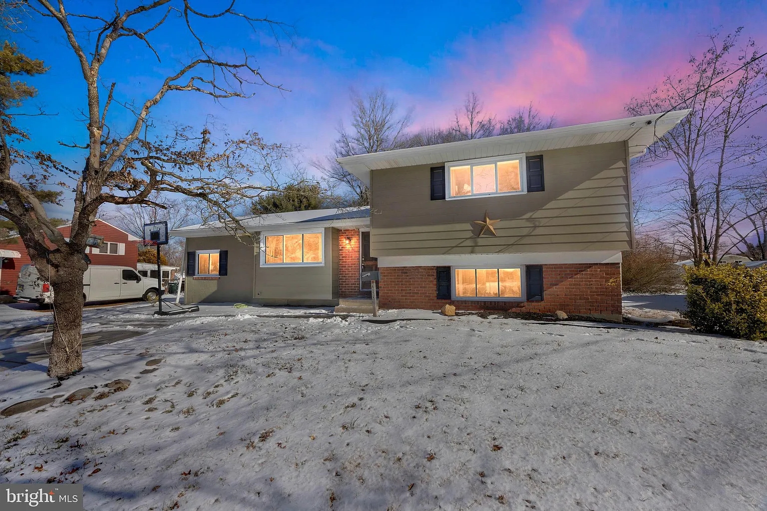 266 Lansing Dr photo 1
