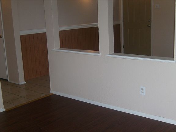 4th image of 1609 Williamsburg Dr