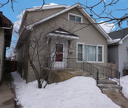 3rd image of 2243 N Narragansett Ave
