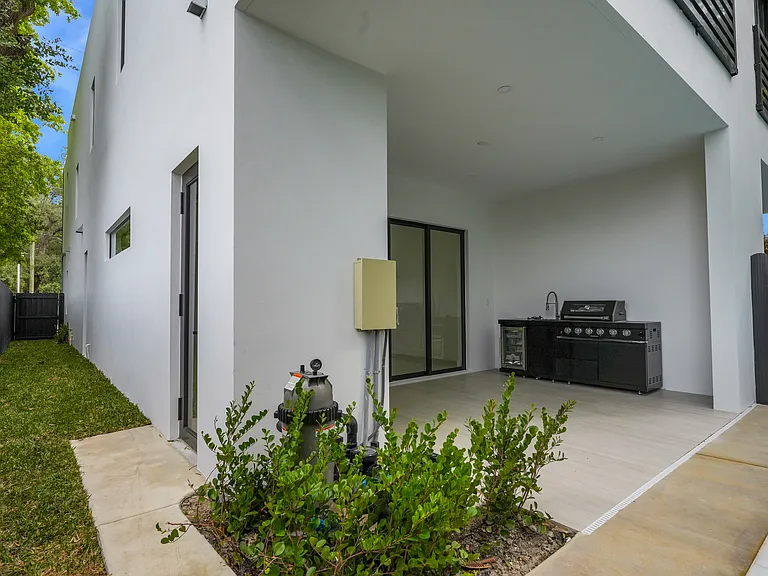 5117 NW 4th Ave — Photo 25