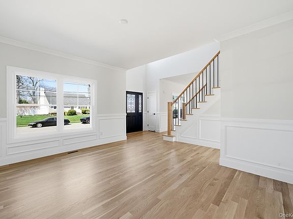 5th image of 32 Massapequa Avenue