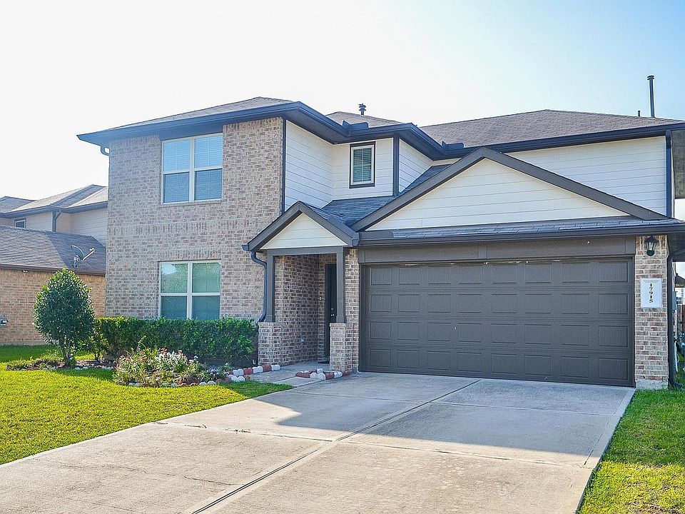 Welcome to 17915 Dalton Shadow! A 5 bedroom home with 3 full baths Energy Star Home with 2 car garage!