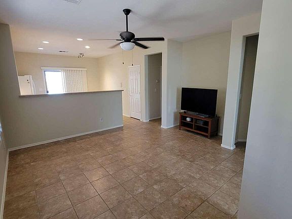 4th image of 2714 W PATAGONIA Way