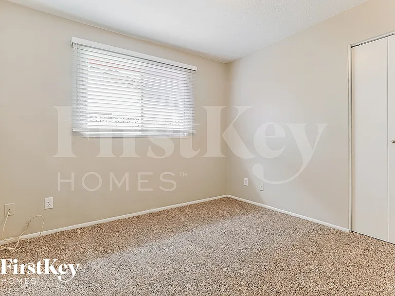 1619 E Campus Dr — Photo 13