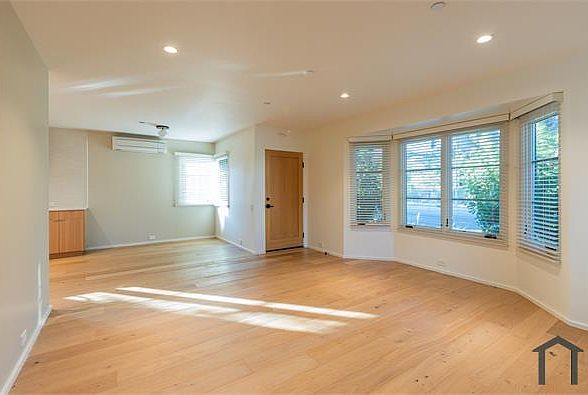 1st image of 901 Centinela Ave #10