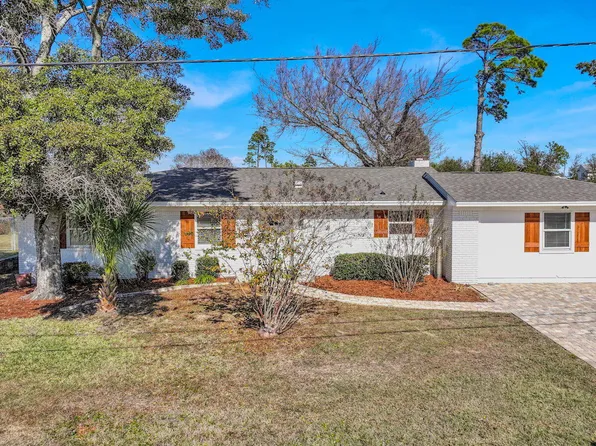 1851 Airport Cir, Panama City, FL 32405