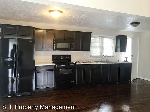 3rd image of 209 S Gray Dr