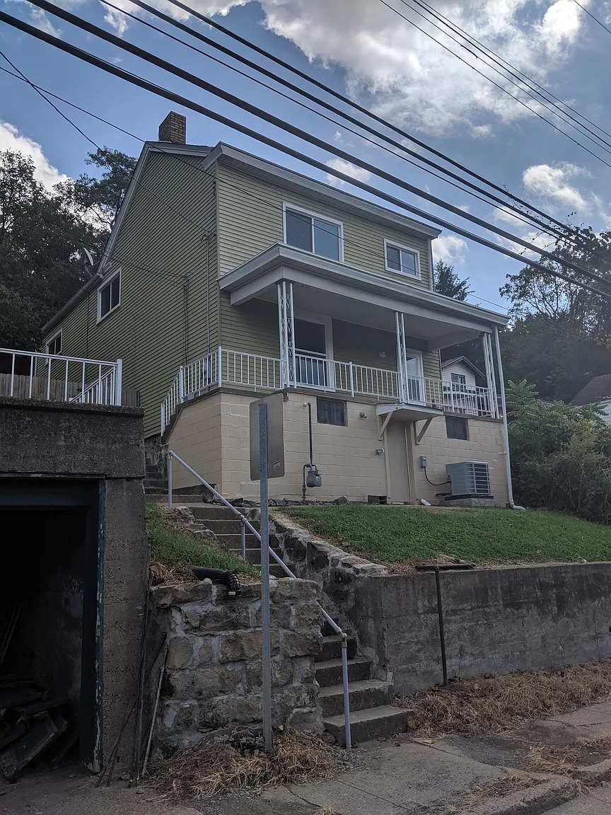 2324 Warwood Ave photo 1