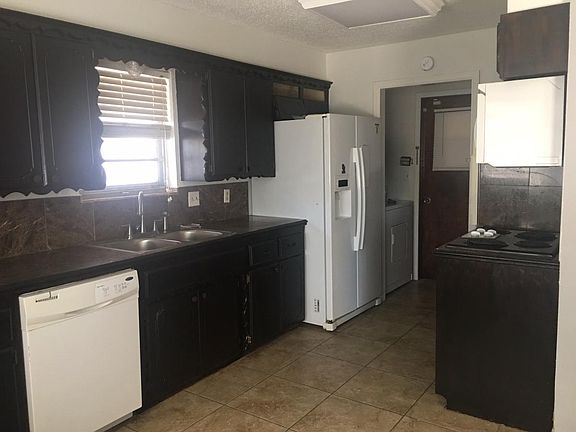 4th image of 1414 Cambridge Dr