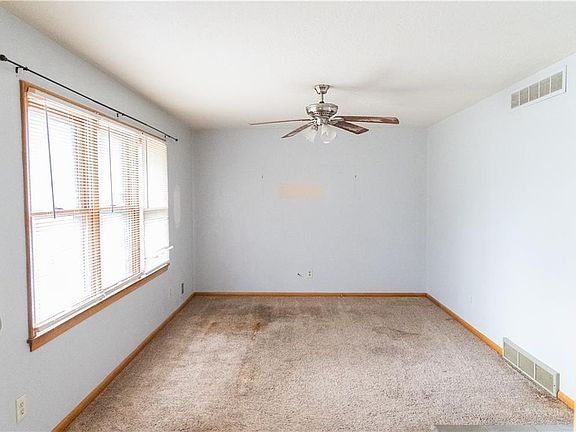 5th image of 907 S Jones Rd