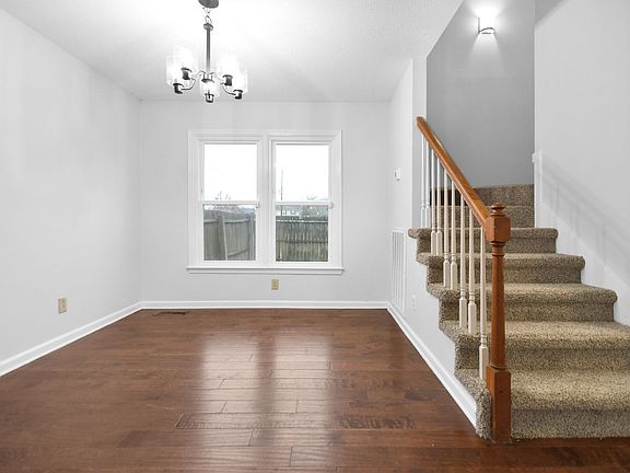 5th image of 912 Tudor Ln